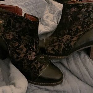 L'Artiste Booties Brand New